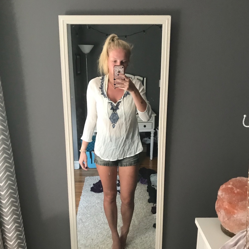 white, blue and black blouse